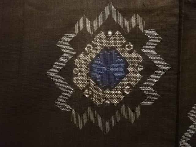 JAPANESE KIMONO / ANTIQUE KIMONO / SILK / DORO OSHIMA TSUMUGI / WOVEN GEOMETRIC